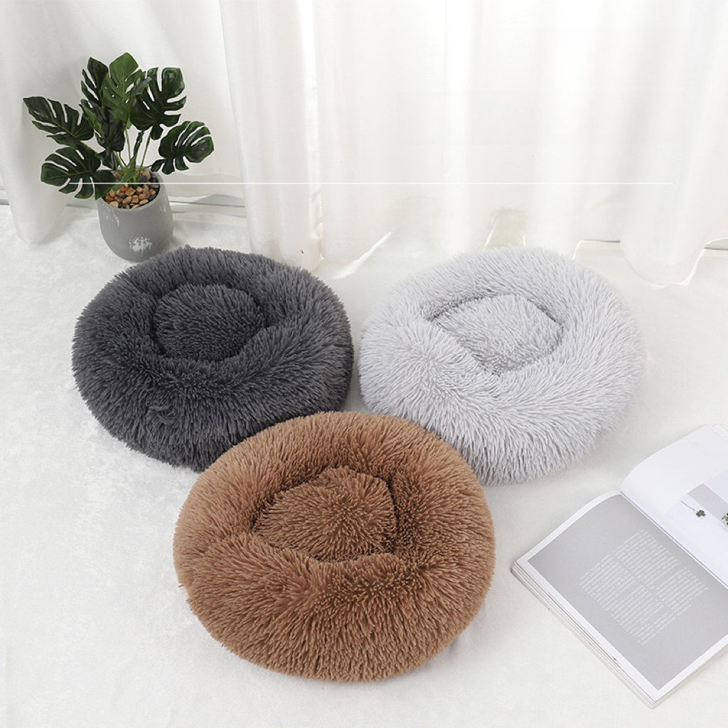 Round deluxe plush dog bed