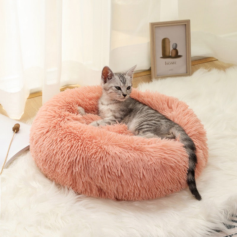 Round deluxe plush dog bed