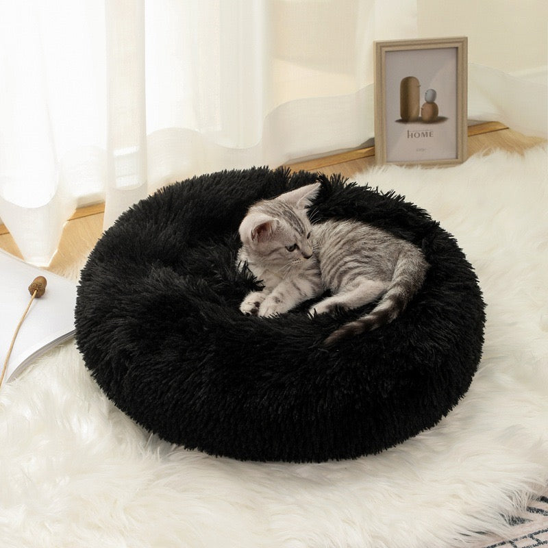 Round deluxe plush dog bed