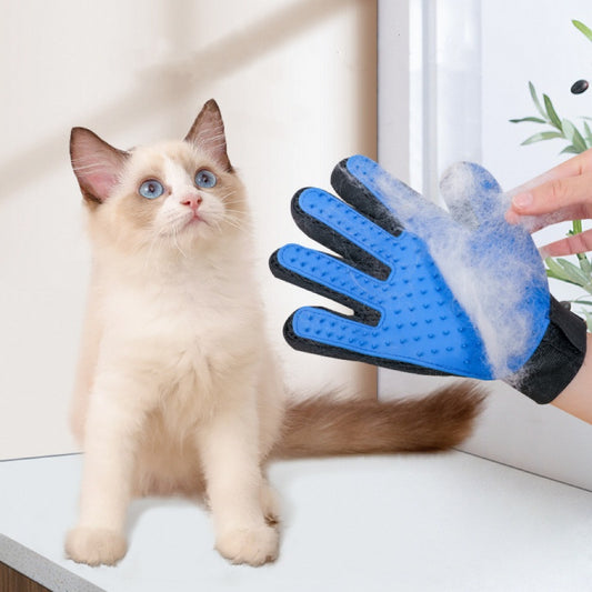 Pet grooming glove