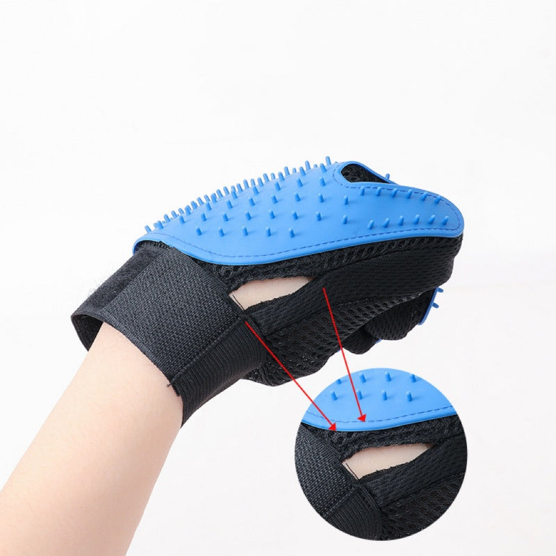 Pet grooming glove